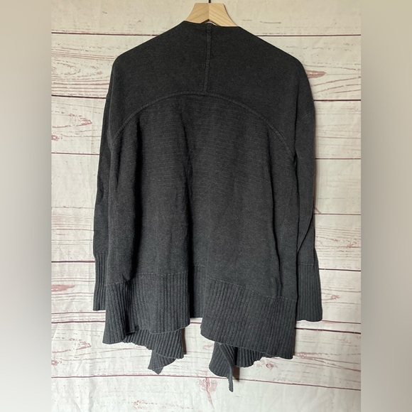 Lululemon Still Lotus Wrap Heathered Black - Picture 2 of 5